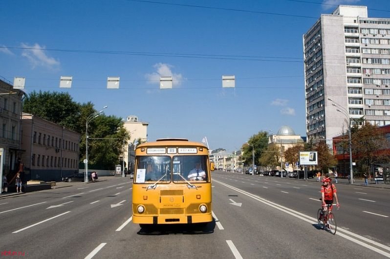 Парад ретро-автобусов в Москве