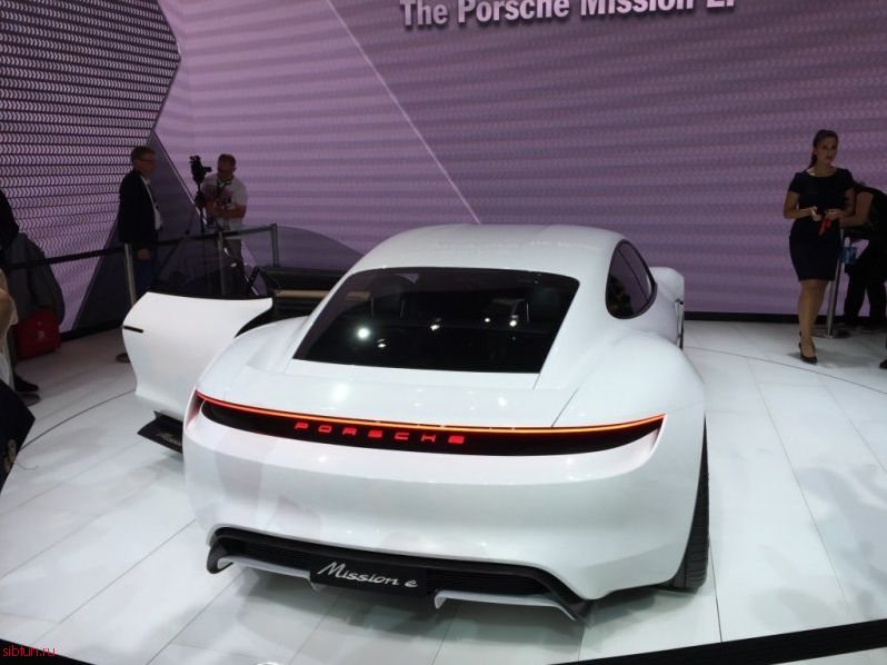 Франкфурт 2015: Porsche показал концепт Mission E