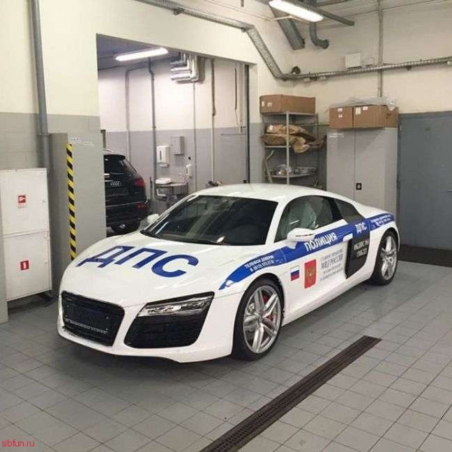 У питерских полицейских появился суперкар Audi R8