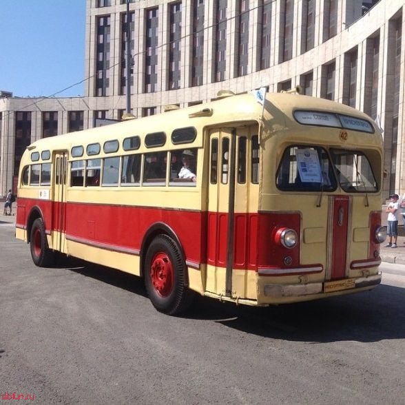 Парад ретро-автобусов в Москве