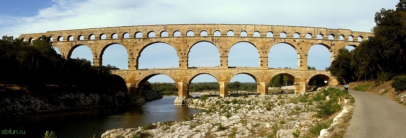 Высочайший древнеримский акведук Пон-дю-Гар