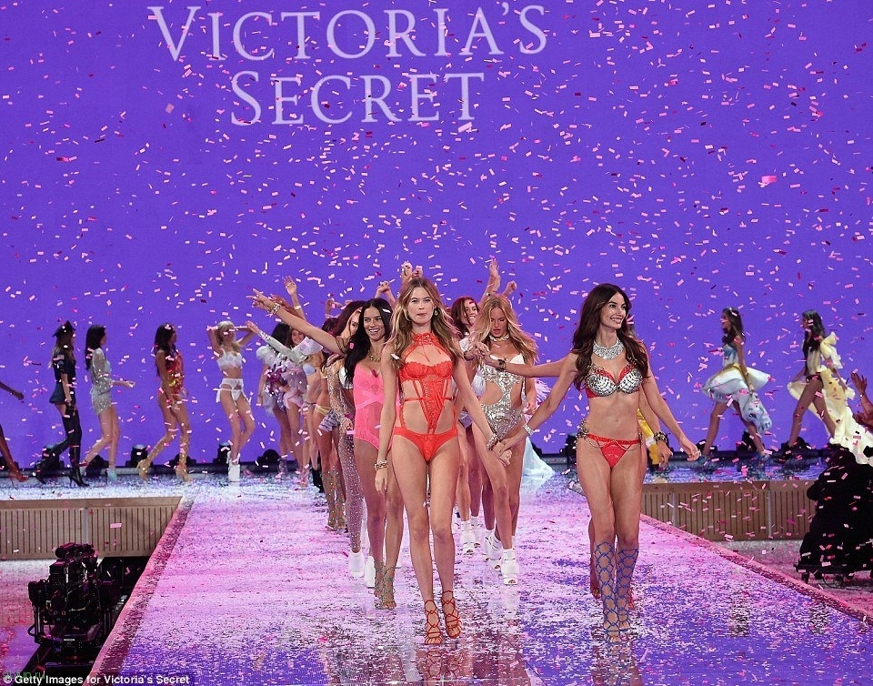 Victoria's Secret Fashion Show 2015 