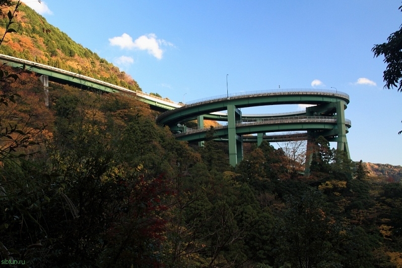 Винтовой мост Кавадзу-Нанадару в Японии