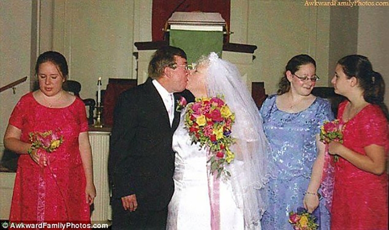 12 самых неловких свадебных поцелуев