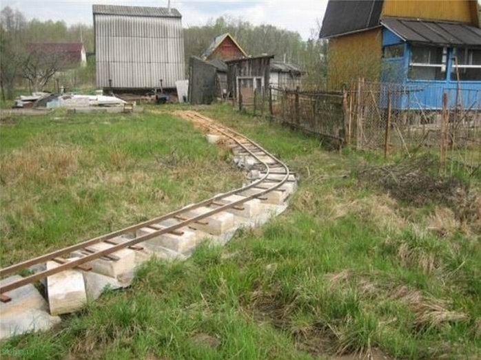 Железная дорога на даче - чисто по-русски