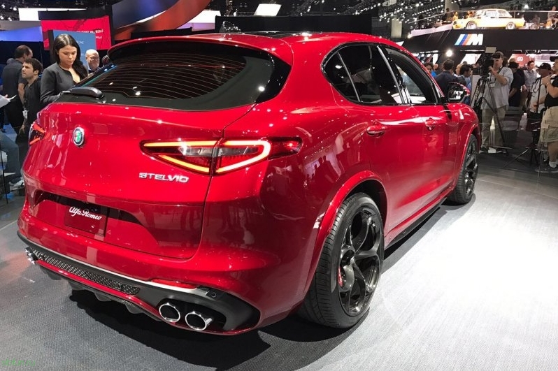 Alfa Romeo представила в Лос-Анджелесе кроссовер Stelvio QV