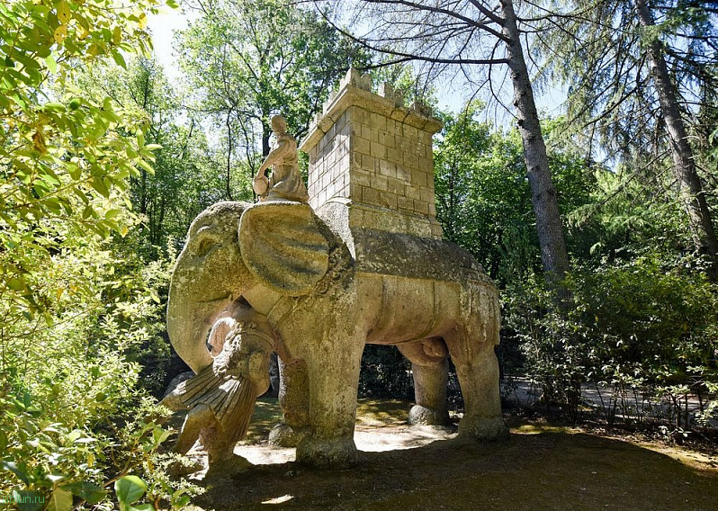 Жуткие гротескные скульптуры «священного сада» в Италии