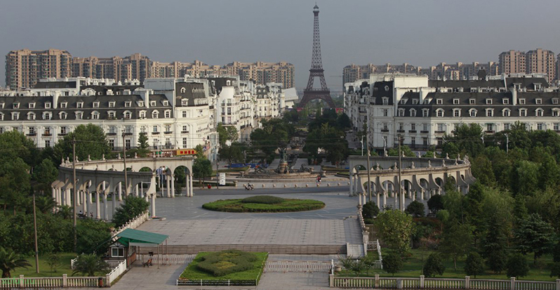 Тиандученг – жилой комплекс в Китае, который выглядит как столица Франции