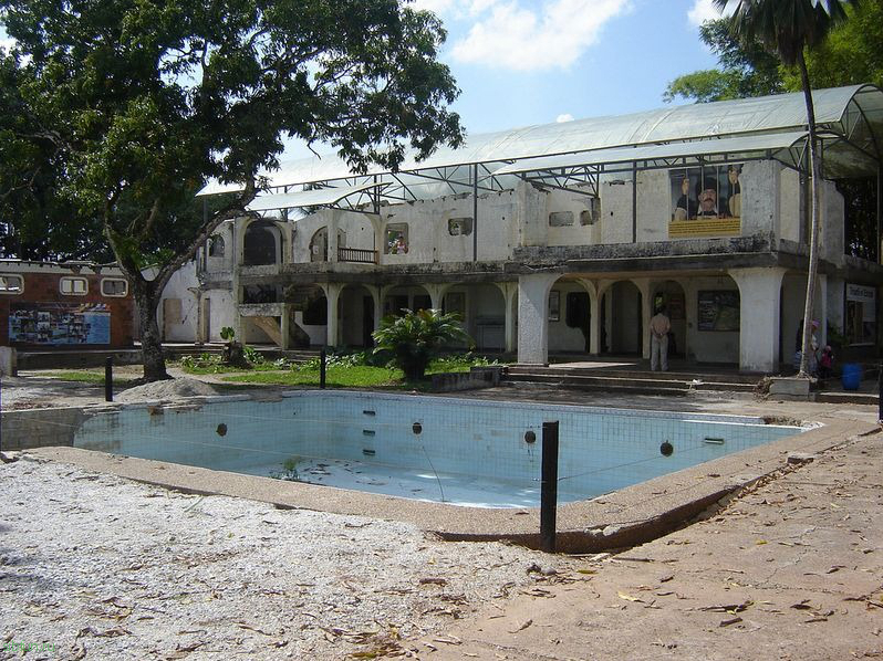 «Hacienda Napoles» – бывший дом Пабло Эскобара, который превратили в тематический парк развлечений