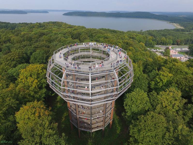 Необычная башня «Орлиное гнездо» над островом Рюген в Германии