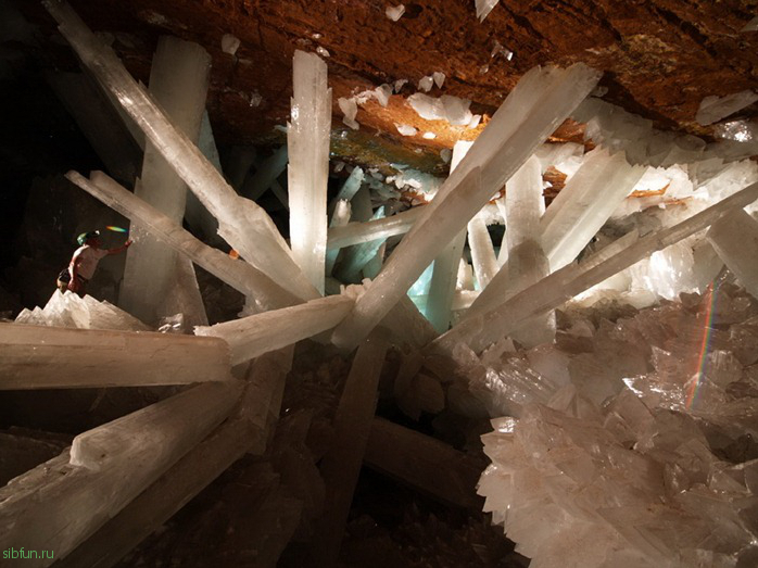 Гигантская кристальная пещера, расположенная под мексиканской пустыней