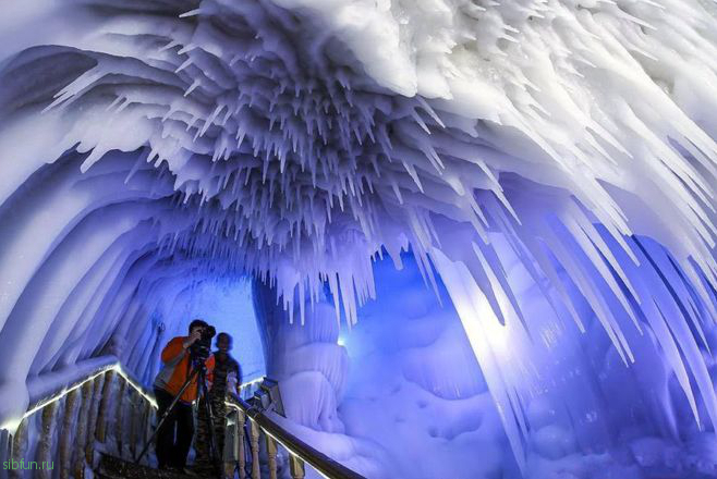 Нинву – уникальная ледяная пещера в Китае, которая не тает даже летом