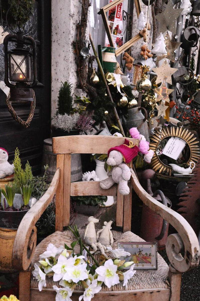 L’arroisoir – необычный цветочный магазин во Франции, который украшают 800 леек