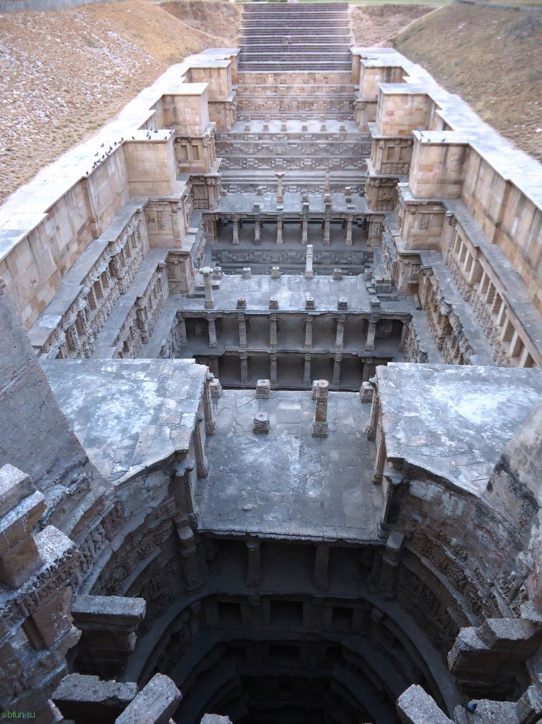 Рани-ки-Вав – уникальный подземный ступенчатый колодец в Индии