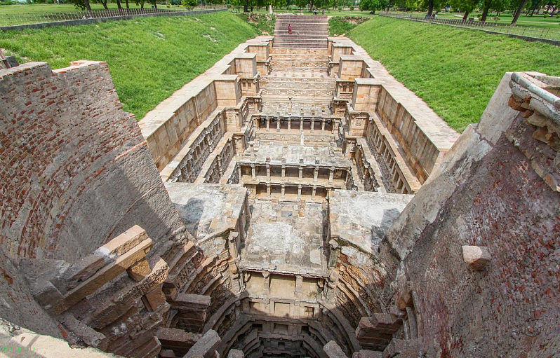 Рани-ки-Вав – уникальный подземный ступенчатый колодец в Индии