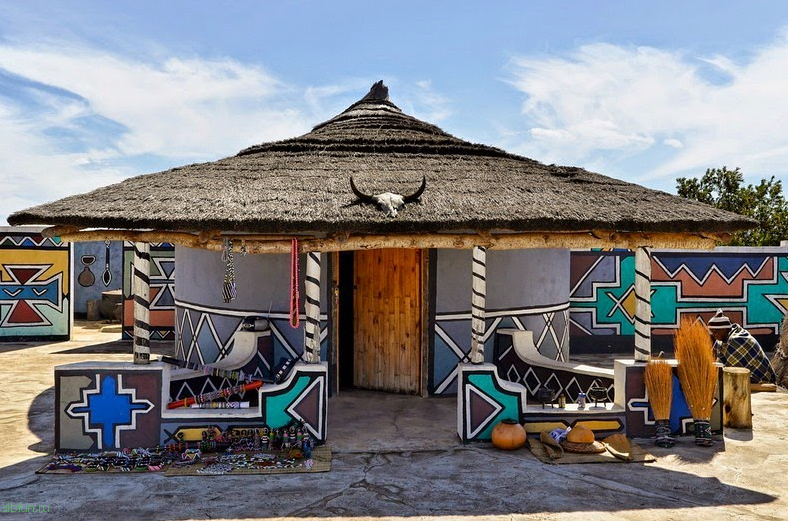 Красочные дома древнего африканского народа Ндебеле