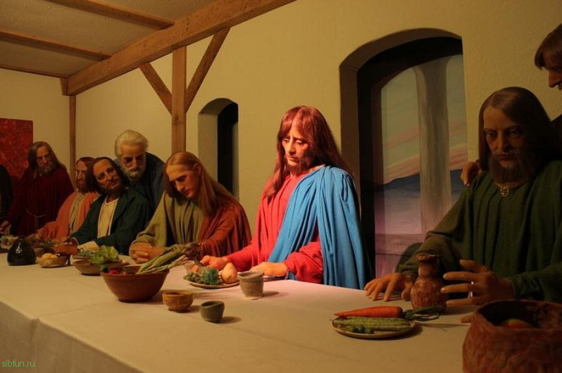 BibleWalk – христианский музей восковых фигур  с обычными персонажами знаменитостей