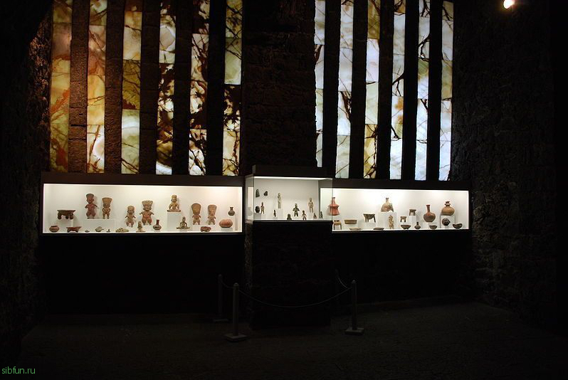 Музей Анауакалли – здание в виде пирамиды ацтеков, хранящее коллекцию доиспанских артефактов