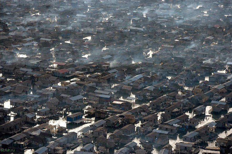 Ужасные условия жизни в трущобах Макоко в Нигерии