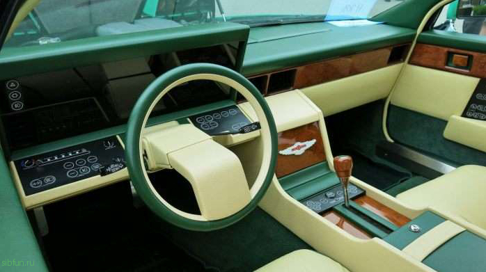 Люксовый седан Lagonda с интерьером космического корабля