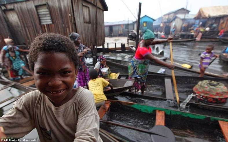 Ужасные условия жизни в трущобах Макоко в Нигерии