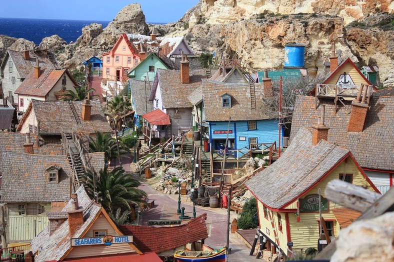 Красочная деревня Попай в бухте Анкор-Бэй на Мальте