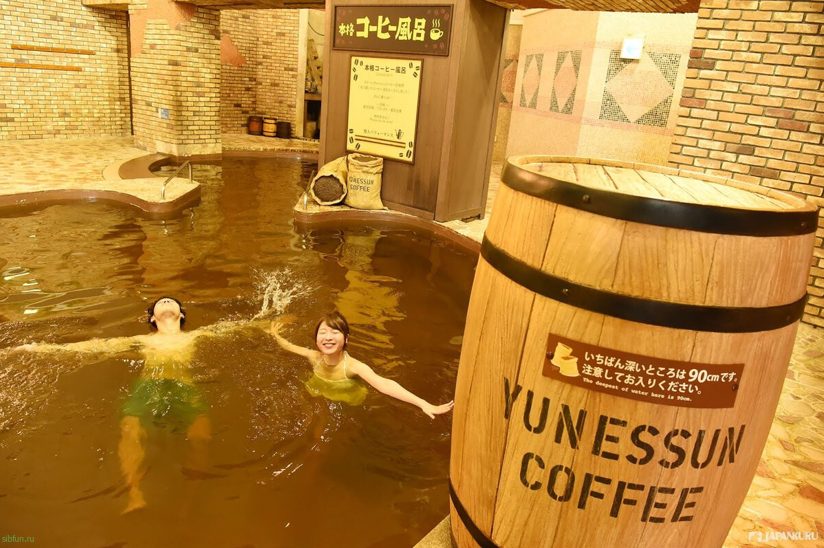 Ванны из вина, кофе, чая и саке в отеле Yunessun Spa Resort — Япония