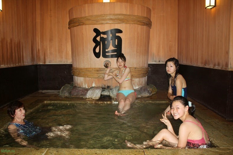 Ванны из вина, кофе, чая и саке в отеле Yunessun Spa Resort — Япония