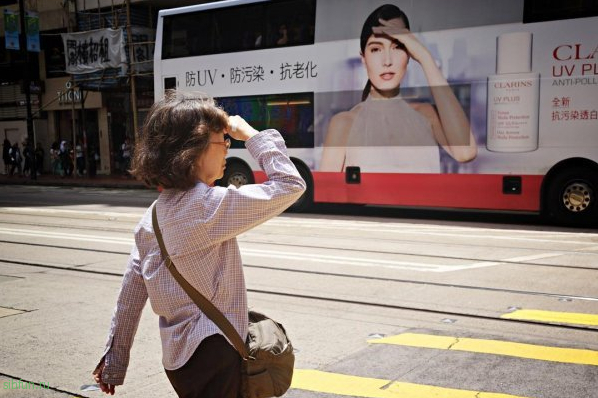 Забавные совпадения в объективе уличного фотографа из Гонконга Эдаса Вонга