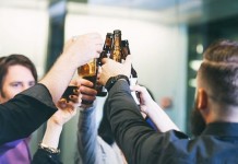 Почему жены должны заставлять мужей пить пиво с друзьями