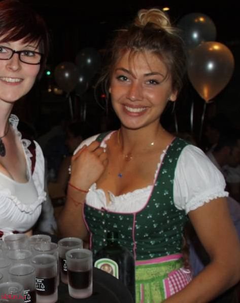 Пиво и девушки на фестивале Октоберфест-2015 