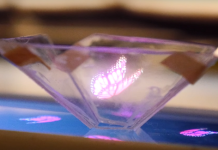 Энтузиаст превратил свой смартфон в проектор трёхмерной голограммы