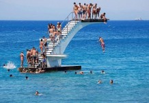 Вышка для ныряния на Родосе в Греции