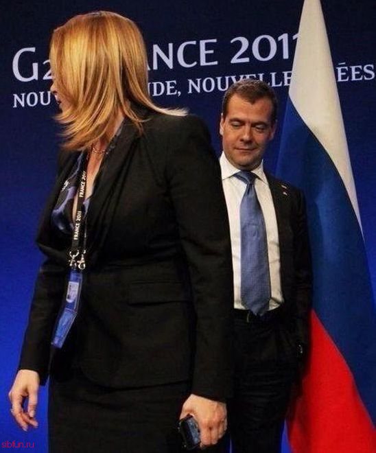 Медведеву - 50, или как премьер-министр России веселил Рунет