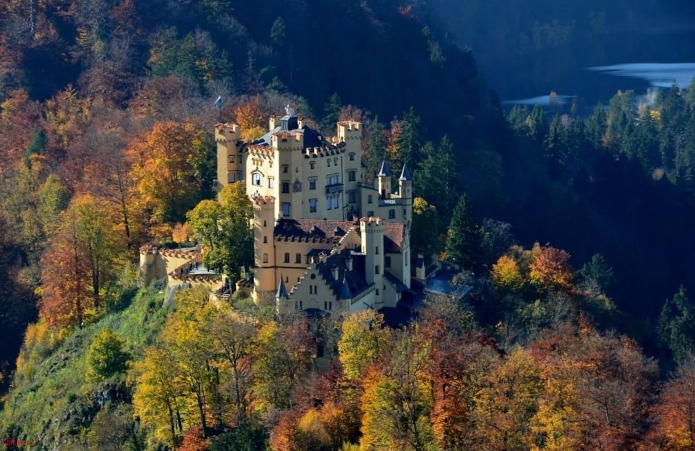 10 самых впечатляющих замков Европы, которые стоит посетить