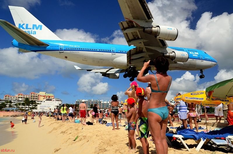 Низколетящие самолёты на пляже Махо-Бич, фото и видео