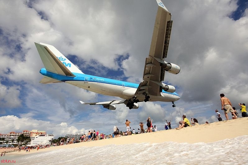 Низколетящие самолёты на пляже Махо-Бич, фото и видео