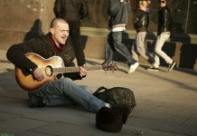 Заработок уличных музыкантов
