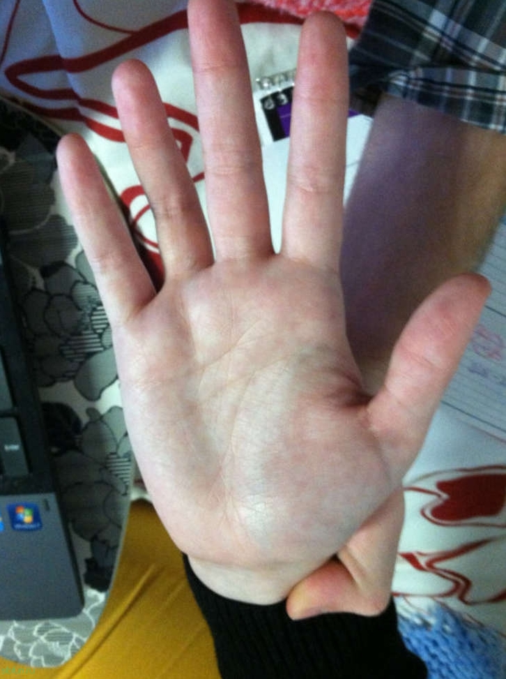 Размер вашей руки может многое рассказать о вашей личности