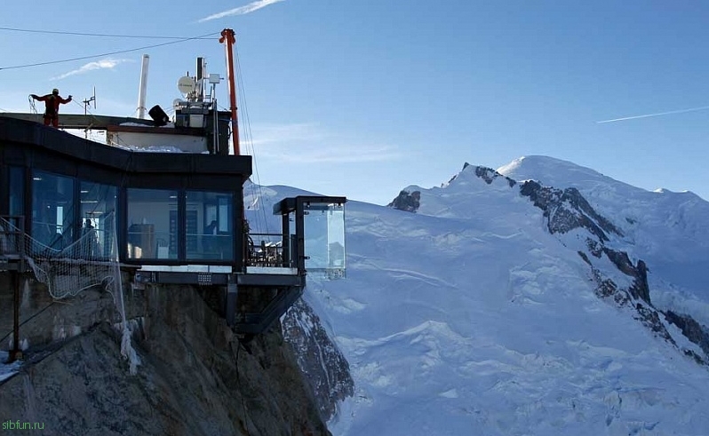 Во Французских Альпах открывается стеклянная площадка «Шаг в пустоту»