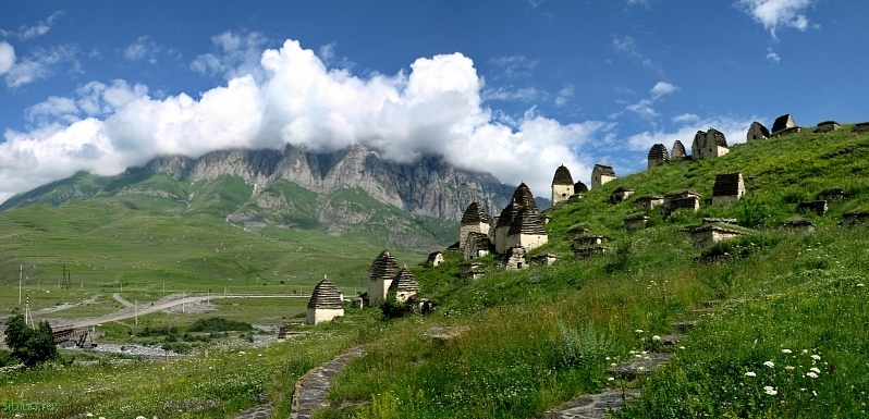 «Город мёртвых» в горах Северной Осетии