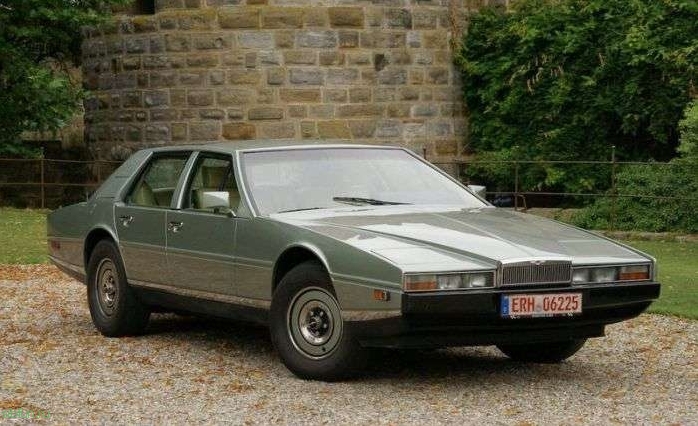 Люксовый седан Lagonda с интерьером космического корабля