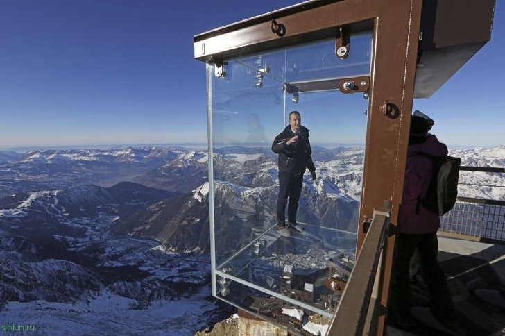 Во Французских Альпах открывается стеклянная площадка «Шаг в пустоту»