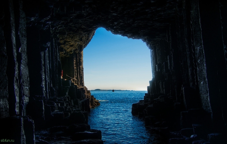 Прославленная Фингалова пещера