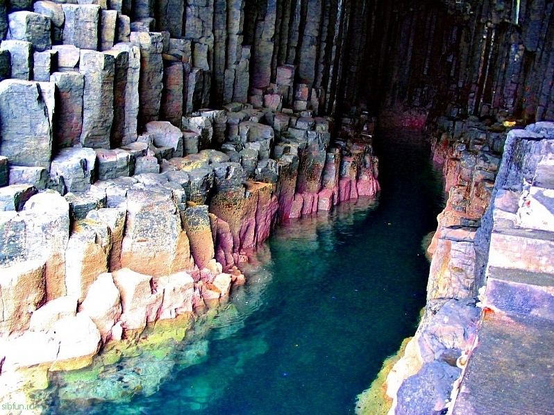 Прославленная Фингалова пещера