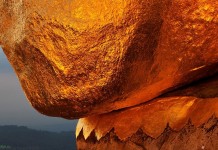 Золотой камень на горе Чайттийо (Мьянма)