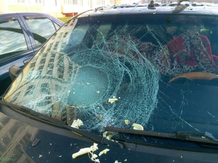 Хулиганы разбили машину двумя кочанами капусты
