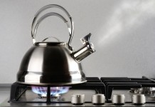 Вот почему нельзя кипятить воду два раза!