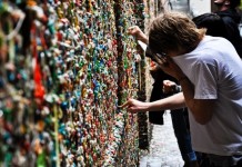 Аллея жевательной резинки в Калифорнии