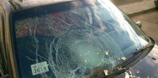 Хулиганы разбили машину двумя кочанами капусты